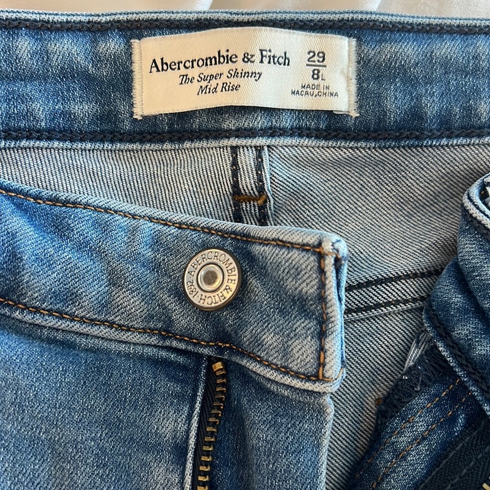 Abercrombie Super Skinny Mid Rise 29 long